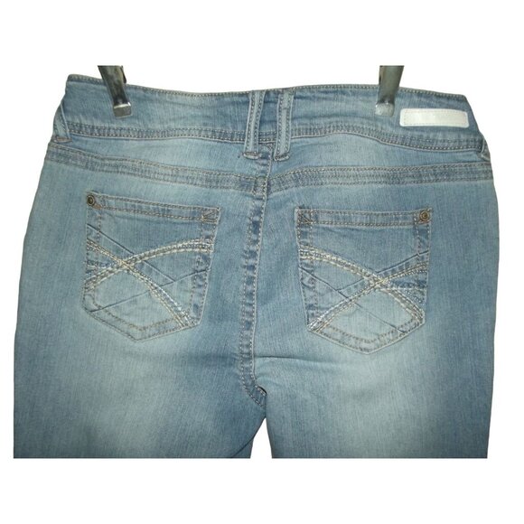 Wallflower Skinny Crop Jeans 9 Mid Rise Skinny Light Blue Embroidered Pockets - Picture 10 of 11